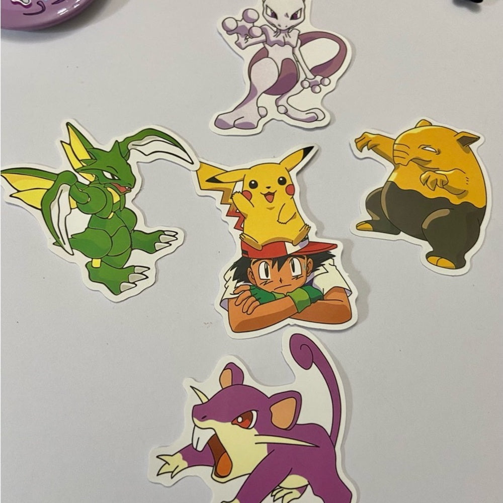 Lot of 8pc Pokemon Collectibles. (B)