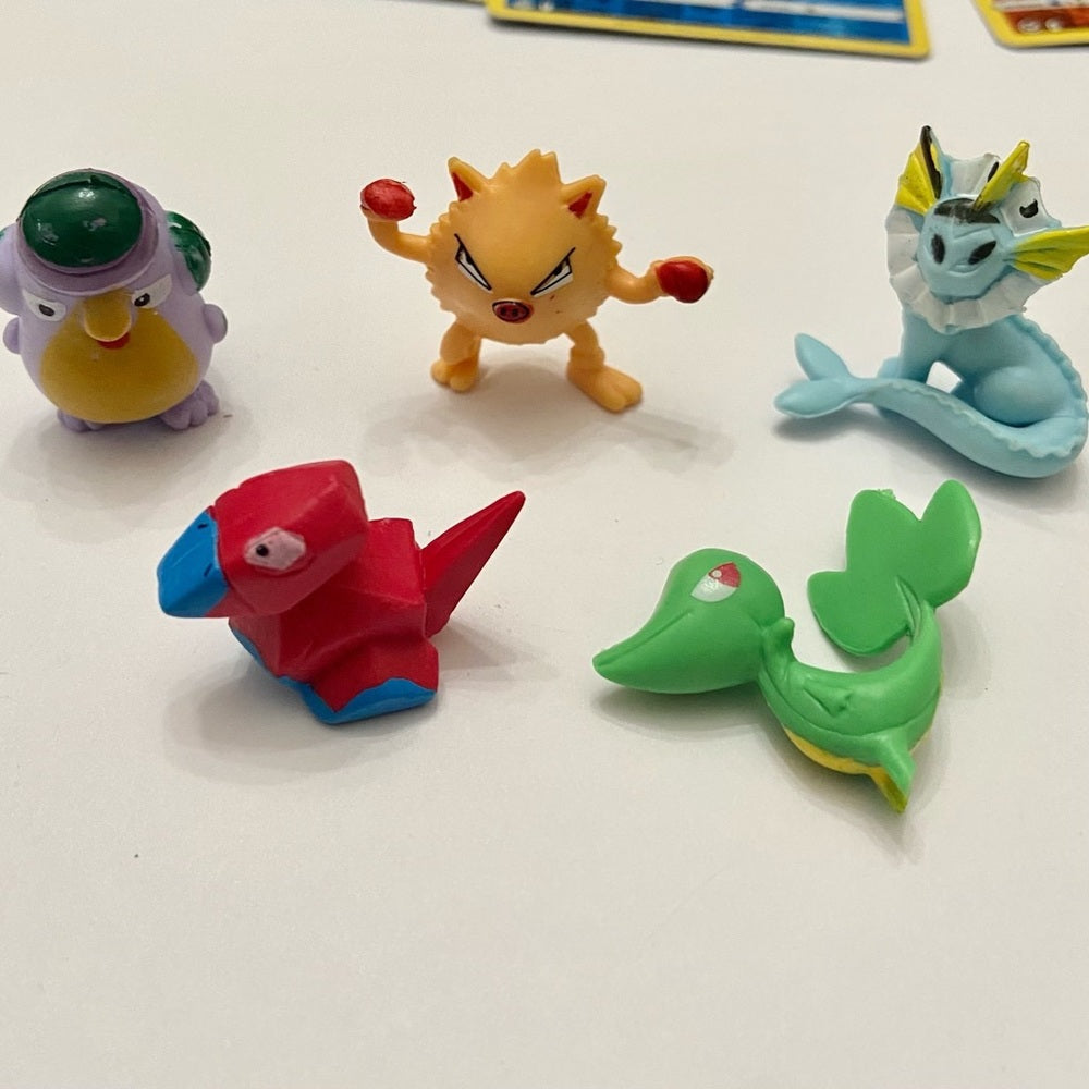 Lot (D): 3 Pokemon Reverse Holo Cards and 5 Pokemon Figures