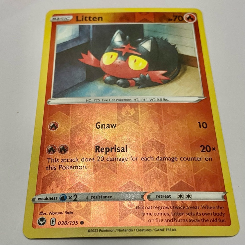 Lot (D): 3 Pokemon Reverse Holo Cards and 5 Pokemon Figures