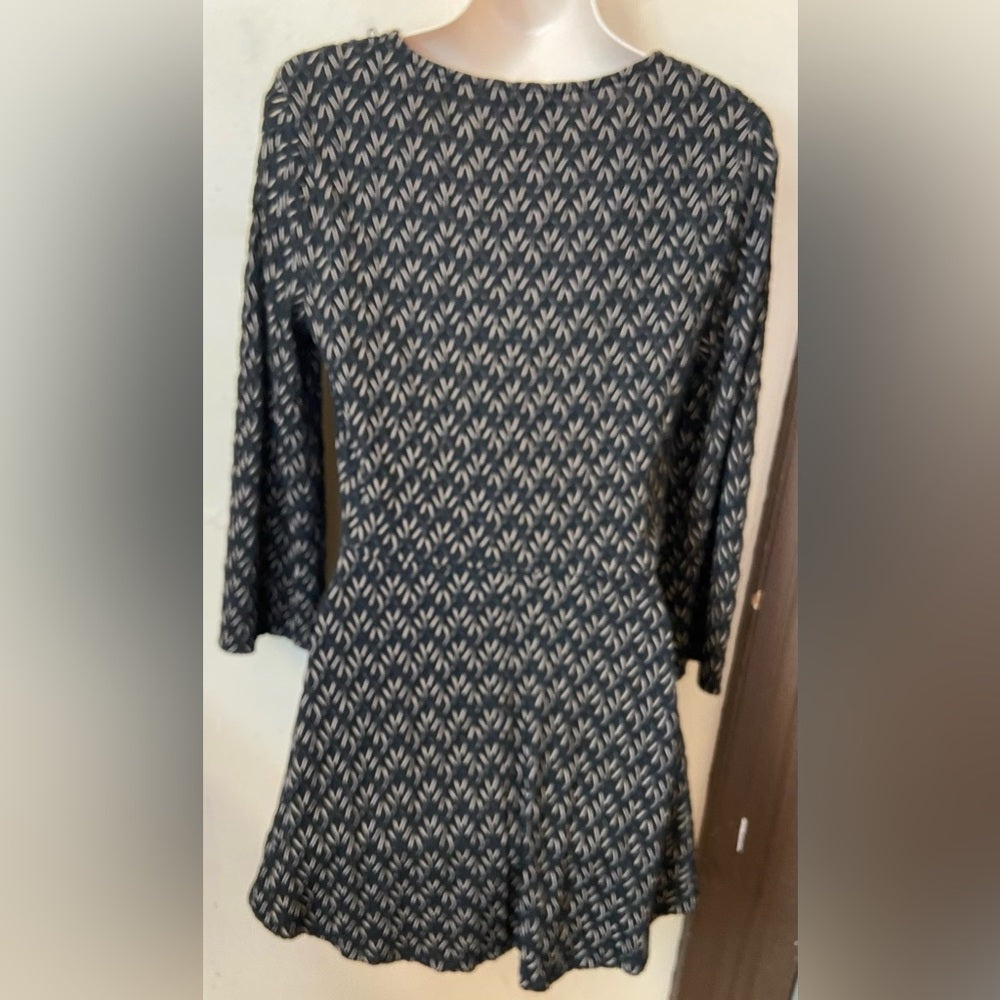 Dana Buchman Black -Tan Pull over Stretch Tunic Blouse. (S)