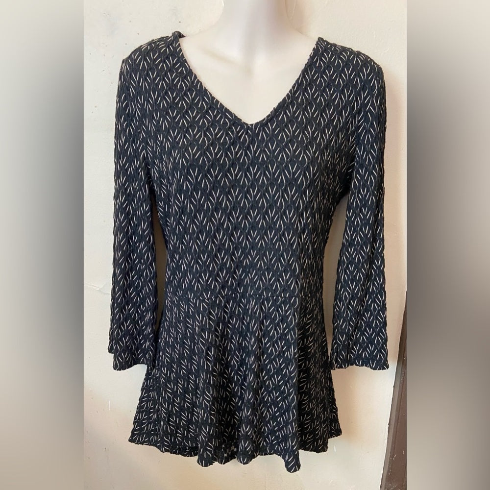 Dana Buchman Black -Tan Pull over Stretch Tunic Blouse. (S)