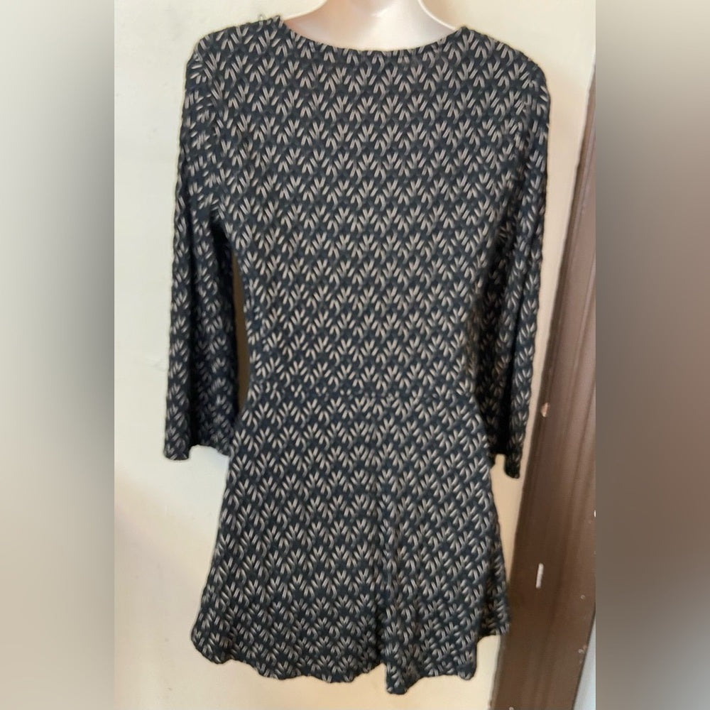 Dana Buchman Black -Tan Pull over Stretch Tunic Blouse. (S)