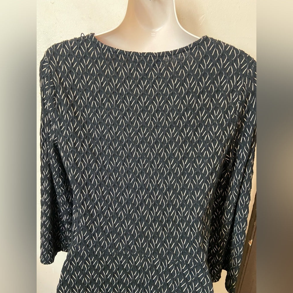 Dana Buchman Black -Tan Pull over Stretch Tunic Blouse. (S)