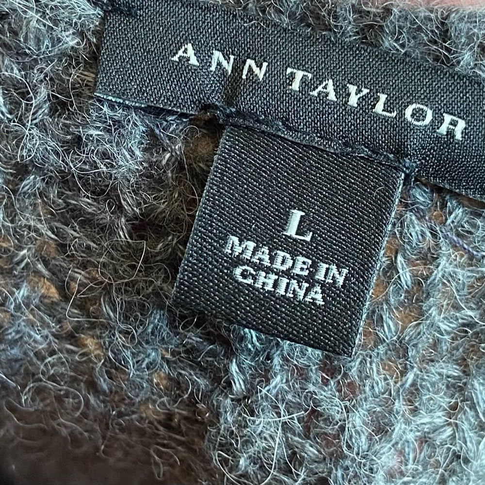 Ann Taylor, Elegant Gray Pullover Sweater with Rhinestones. (L)