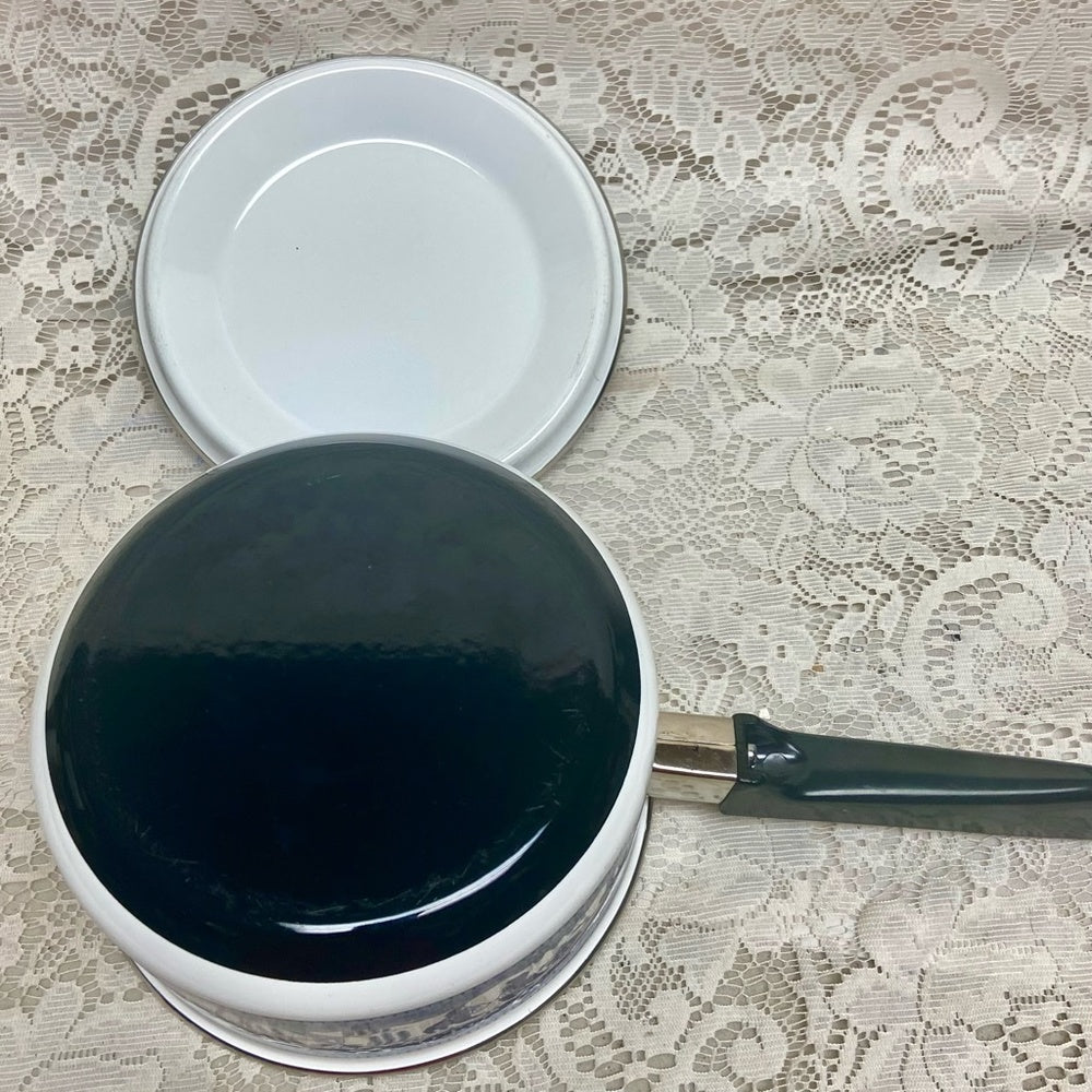 Blue Willow, Enamelware Cookware -Covered Sauce Pan (M) 14in L x 8in D x 5.5in H