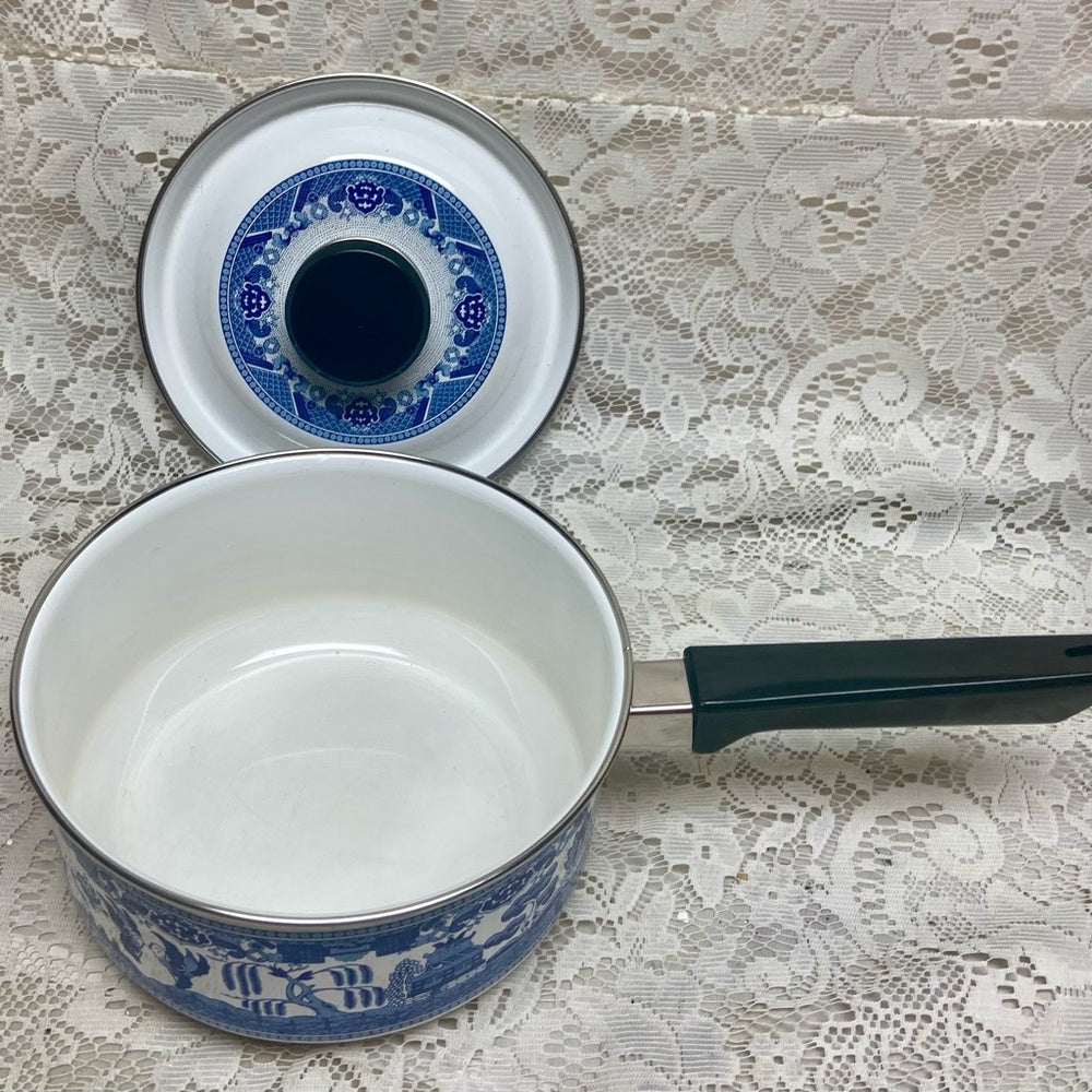 Blue Willow, Enamelware Cookware -Covered Sauce Pan (M) 14in L x 8in D x 5.5in H