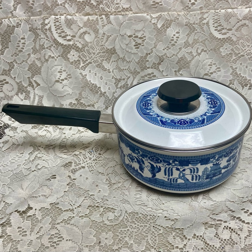 Blue Willow, Enamelware Cookware -Covered Sauce Pan (M) 14in L x 8in D x 5.5in H