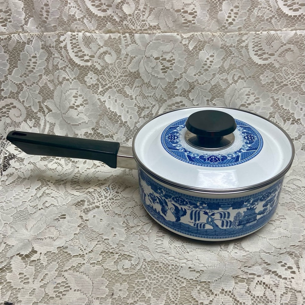 Blue Willow, Enamelware Cookware -Covered Sauce Pan (M) 14in L x 8in D x 5.5in H