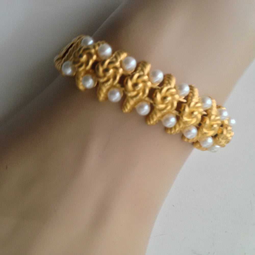 Vintage, Elegant, Good Quality, Gold Tone with Faux Pearls Bracelet
