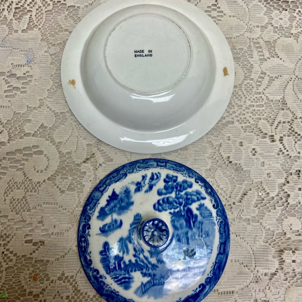 Vintage, Blue Willow Round Covered Butter Dish 6.5in D x 2.5in H