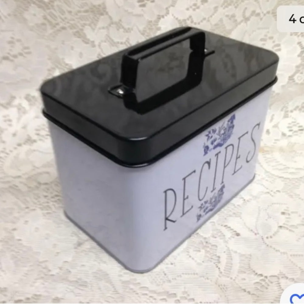 Blue Willow, White Tin Recipe Box 7in x 6in x 4in.