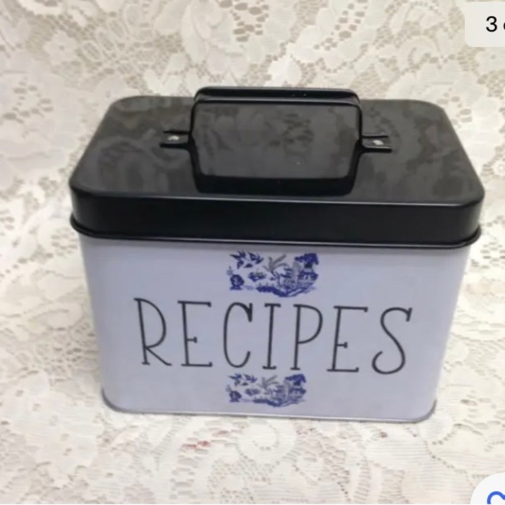 Blue Willow, White Tin Recipe Box 7in x 6in x 4in.
