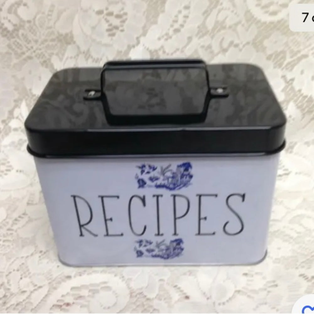 Blue Willow, White Tin Recipe Box 7in x 6in x 4in.