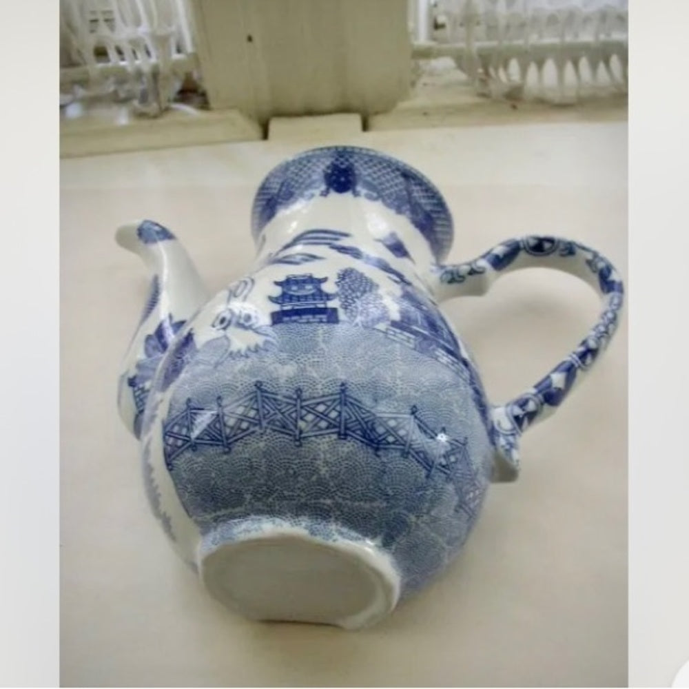 Vintage, Blue Willow Teapot Wall Pocket