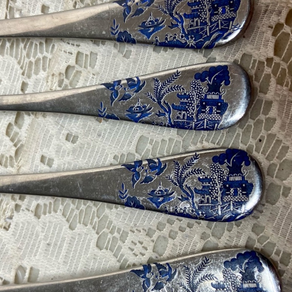 Vintage, Oxford Hall, Korea,4-pc Blue Willow Hostess Set (J-0423) This is a bea