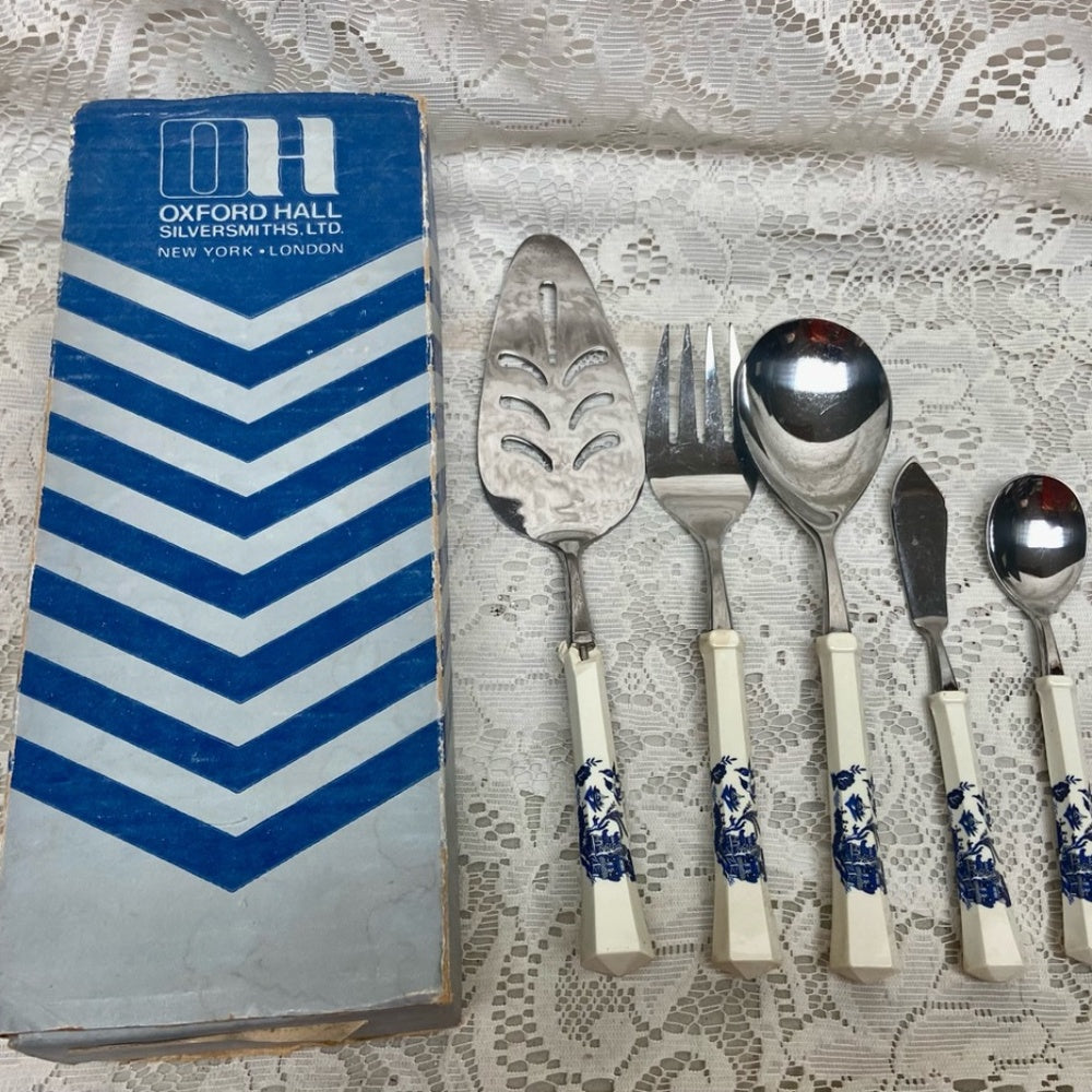 Vintage, Oxford Hall, Korea,4-pc Blue Willow Hostess Set (J-0423) This is a bea