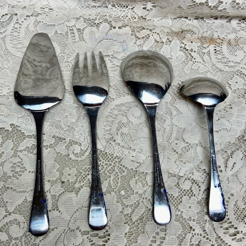 Vintage, Oxford Hall, Korea,4-pc Blue Willow Hostess Set (J-0423) This is a bea