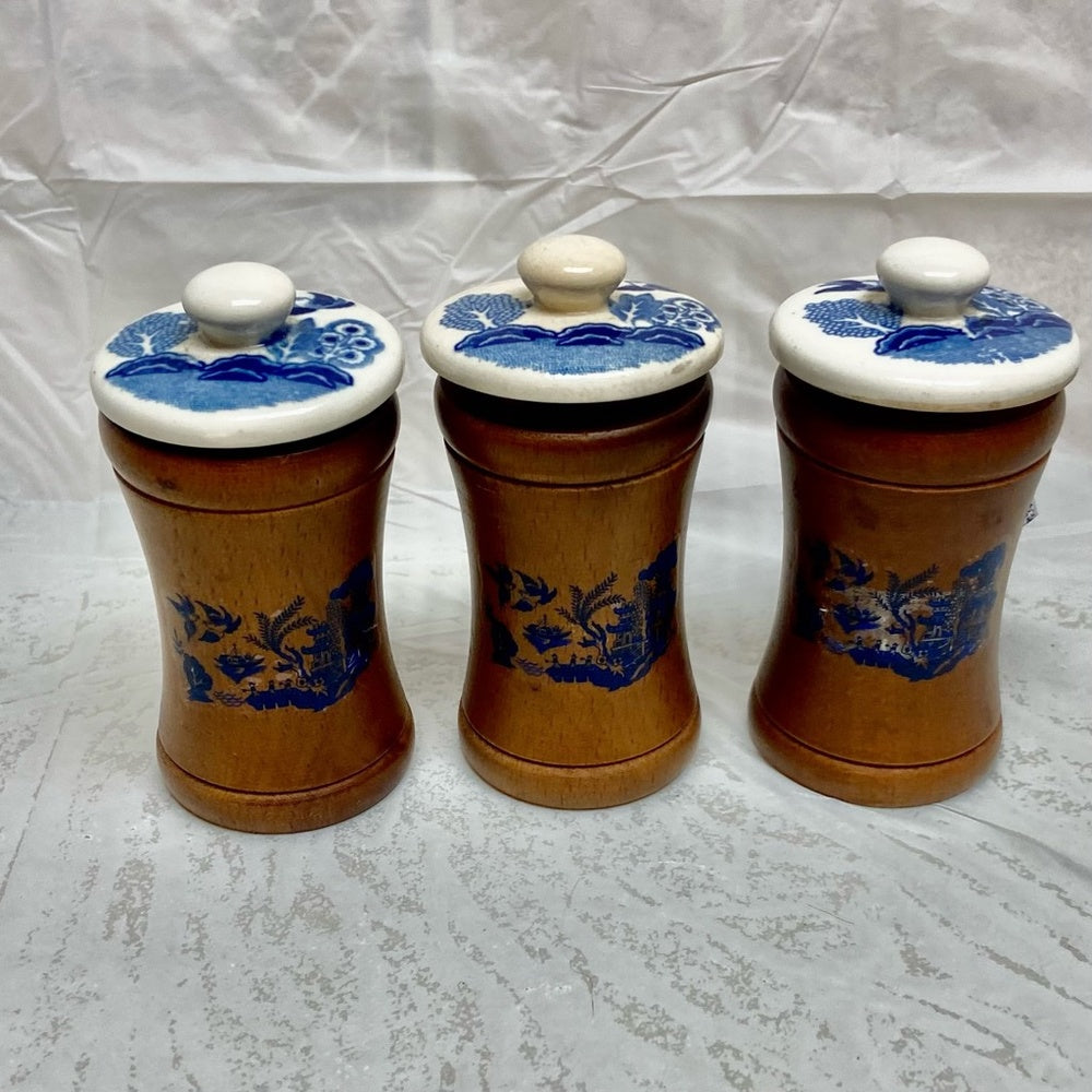 Vintage, Rare, Japan, 9-pc Blue Willow Shaker Set with Wooden Rack