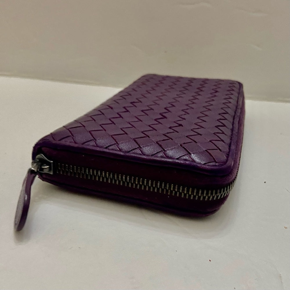 Authentic Bottega Veneta Purple Leather Zippy Long