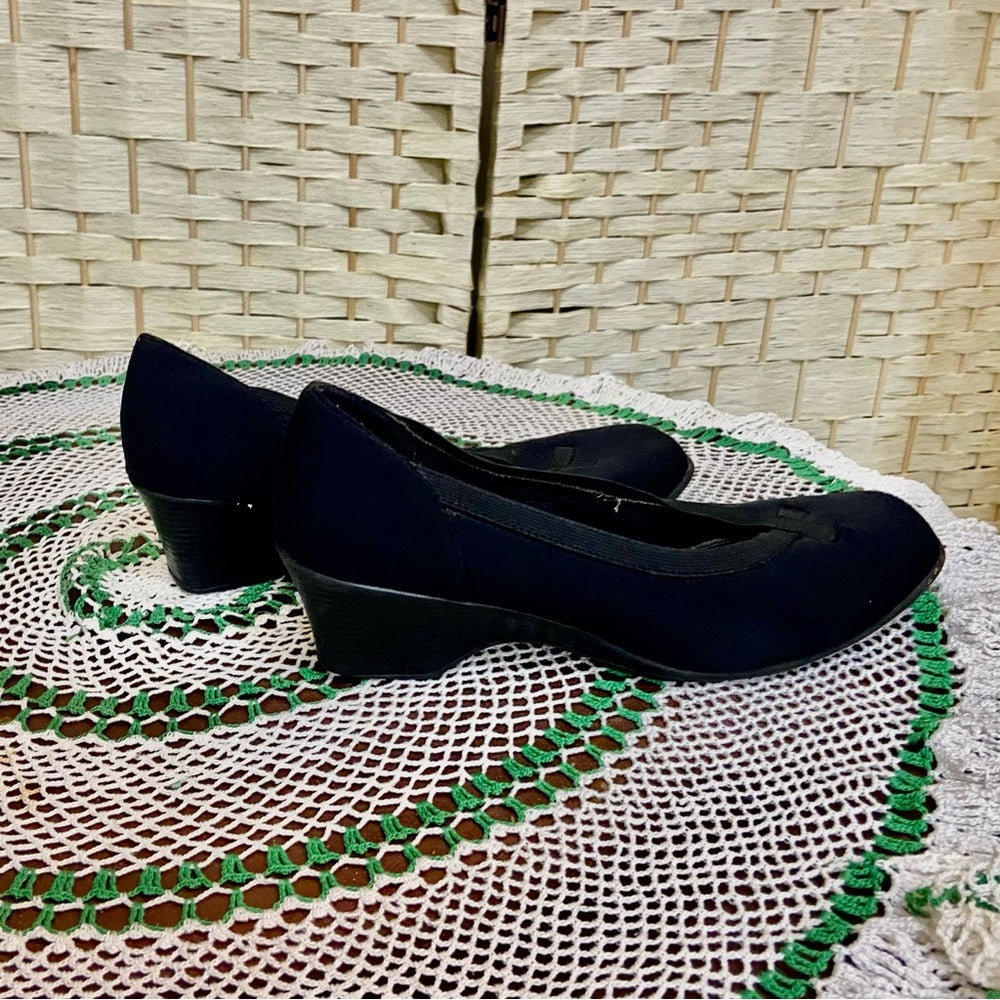 Life Stride Black Repellent Fabric Shoes with Heels- Size 8