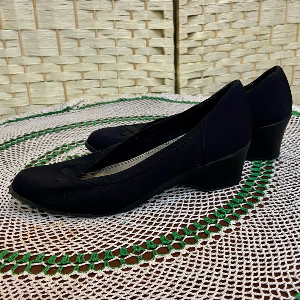 Life Stride Black Repellent Fabric Shoes with Heels- Size 8