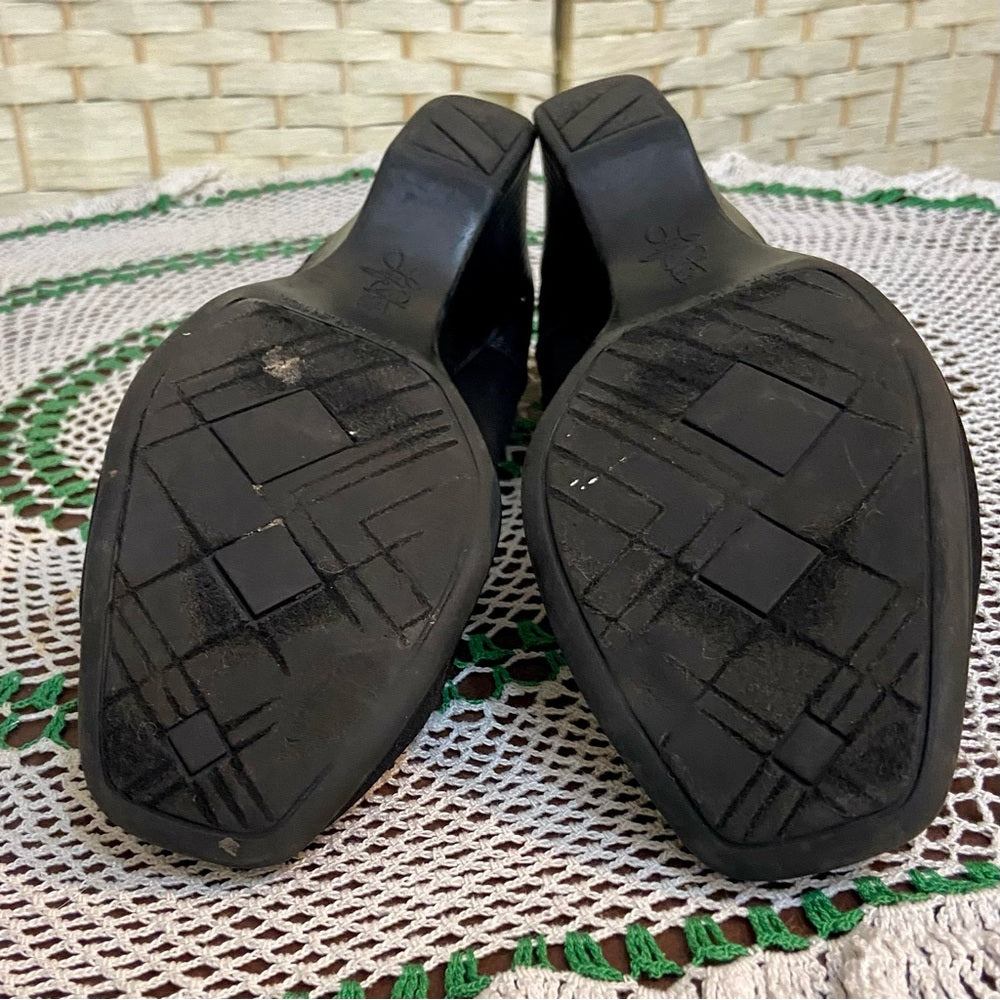 Life Stride Black Repellent Fabric Shoes with Heels- Size 8