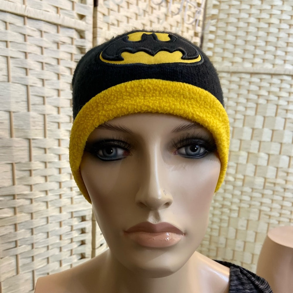 Stunning Warner Bros Batman Black Yellow Beanie Hat
