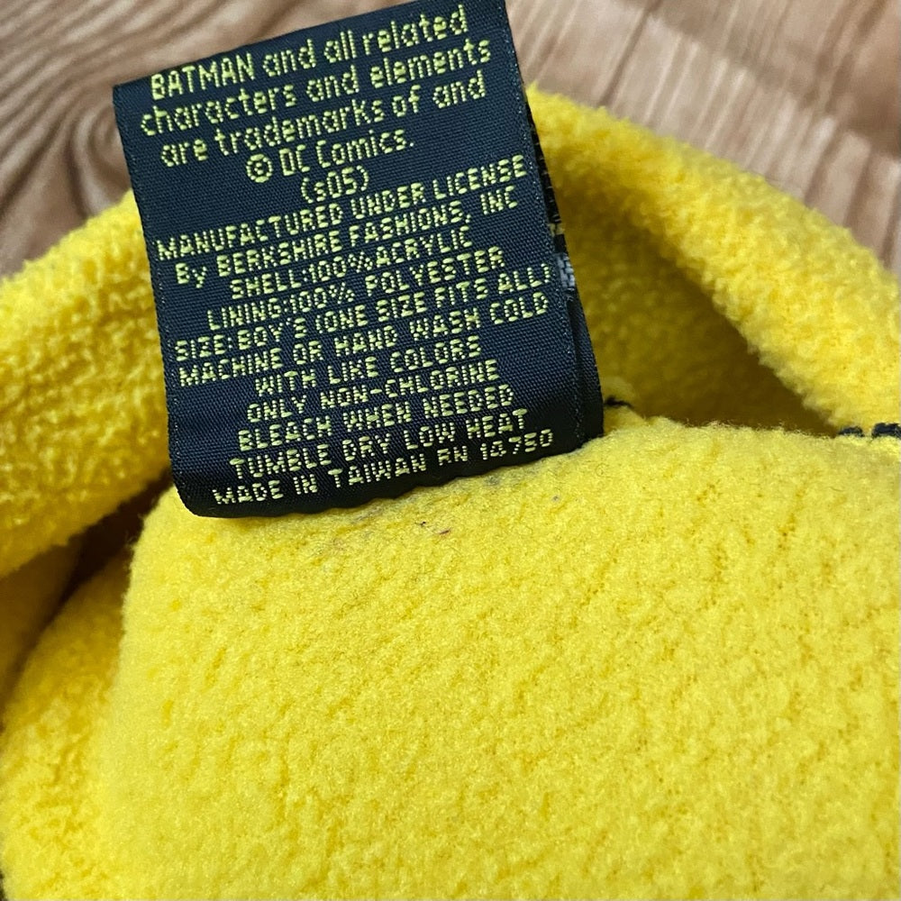 Stunning Warner Bros Batman Black Yellow Beanie Hat