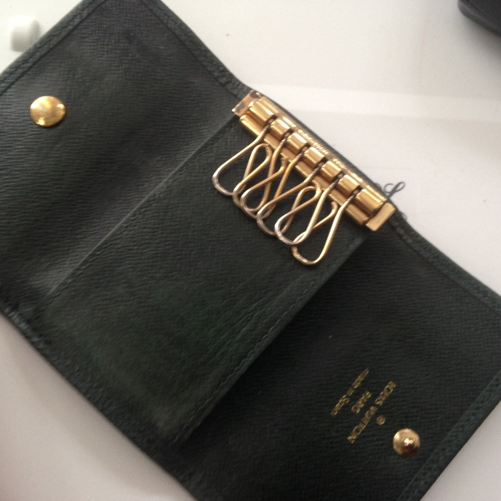 Louis Vuitton Green Taiga Leather 6-Hooks Key Case
