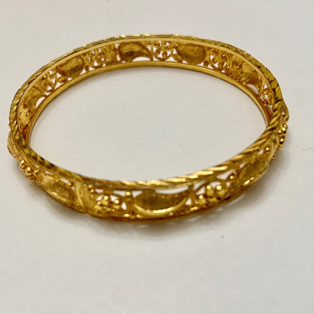 Elegant Gold 1/3in W Etched- Pierced 8in C Bangle Bracelet