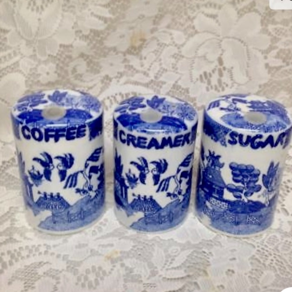 Vintage Rare 6-pc Blue Willow Round Shaker Set 4in x 3in each with Wooden Rack