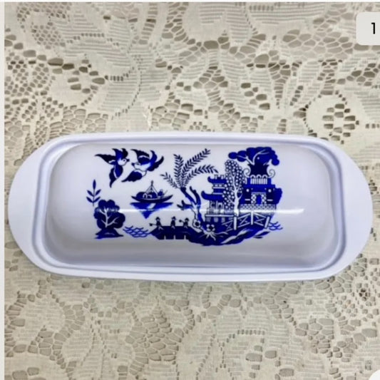 Blue Willow  Memamine Covered Butter Dish  7.5in L x 3.5in W x 2in H.