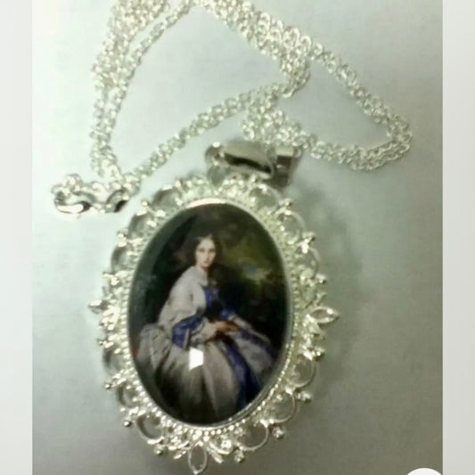 Glass Cabochon Cameo of a Lady in Purple Gown,  Brooch-Pendant with 925 Chain Ne