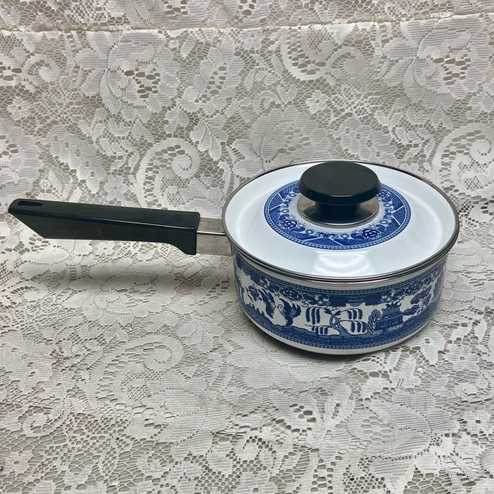 Blue Willow, Enamelware Cookware -Covered Sauce Pan (S) 13in L x 7in D x 4.5in H