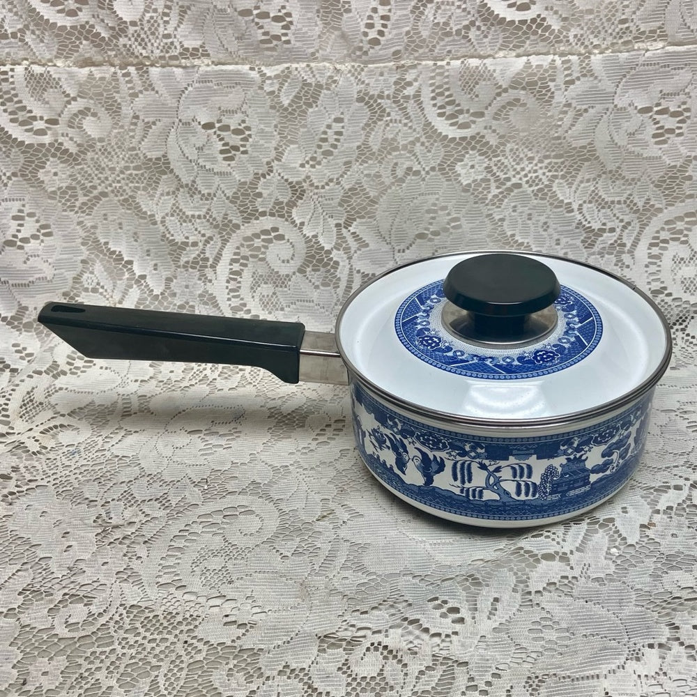 Blue Willow, Enamelware Cookware -Covered Sauce Pan (S) 13in L x 7in D x 4.5in H
