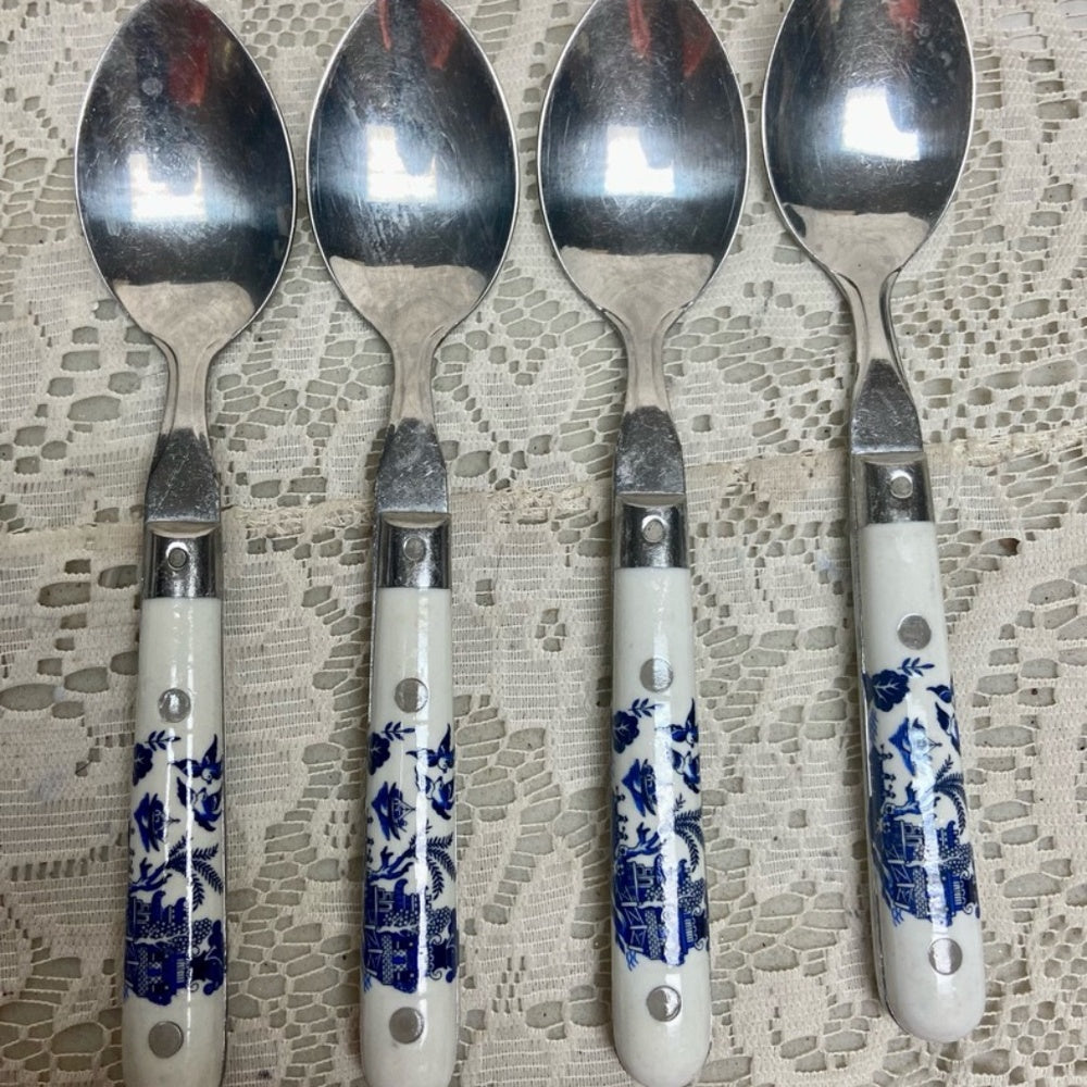 Vintage, Carnival, Thailand, Good Quality 20-pc Blue Willow Flatware, Svc for 4