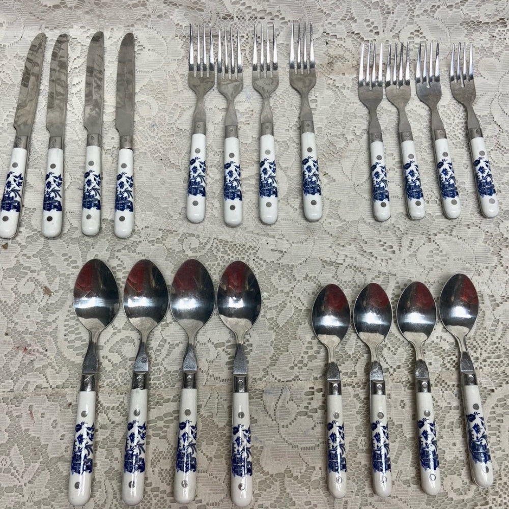 Vintage, Carnival, Thailand, Good Quality 20-pc Blue Willow Flatware, Svc for 4