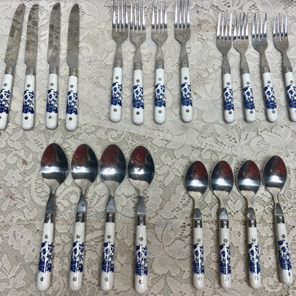 Vintage, Carnival, Thailand, Good Quality 20-pc Blue Willow Flatware, Svc for 4