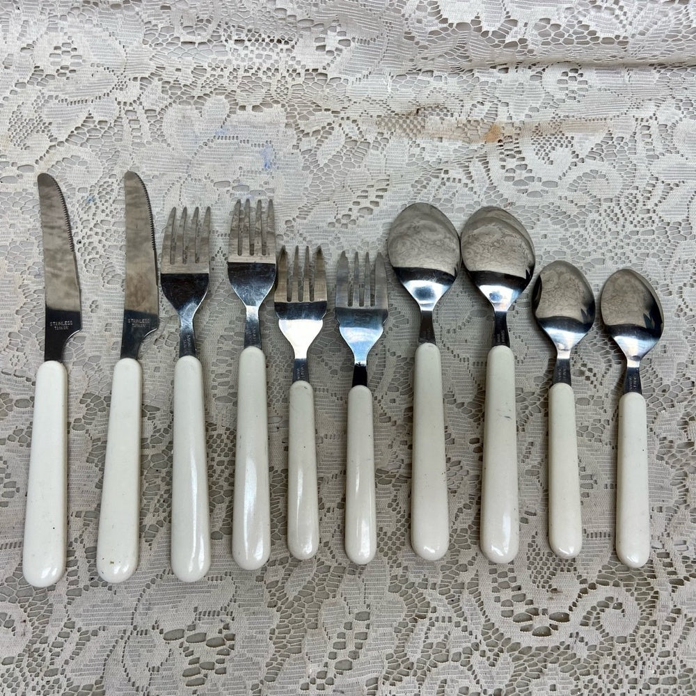 Vintage, Taiwan, Good Quality 10-pc Blue Willow Flatware, Service for 2