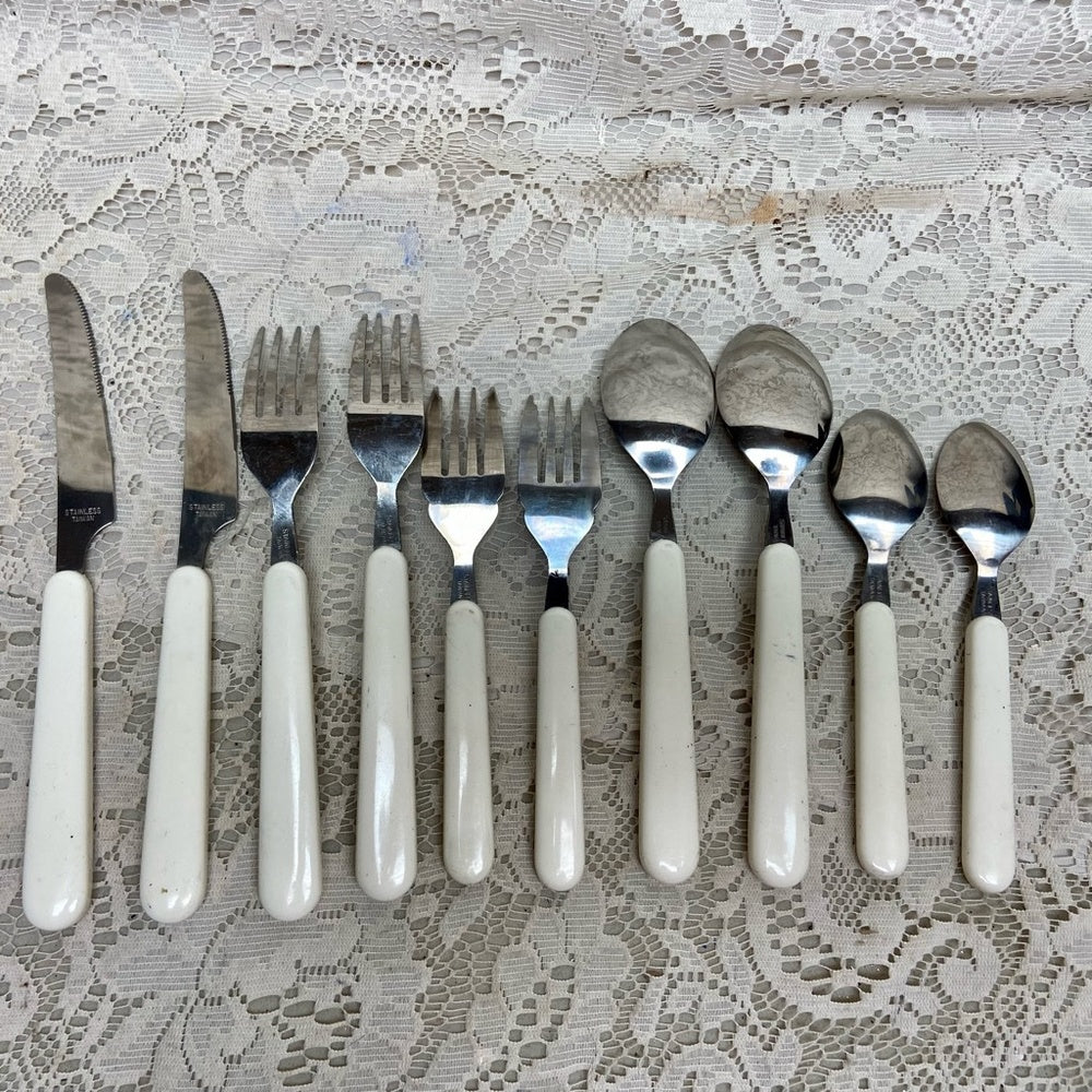 Vintage, Taiwan, Good Quality 10-pc Blue Willow Flatware, Service for 2