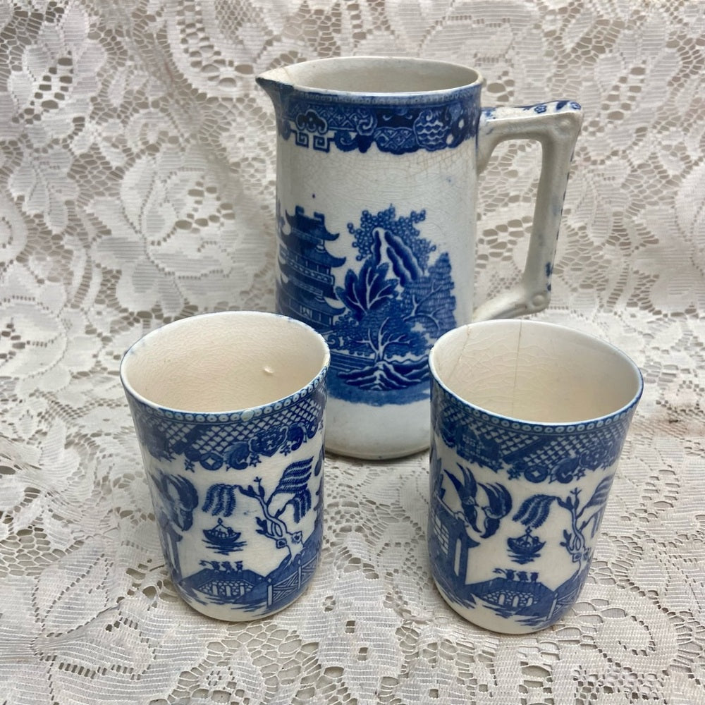 Vintage, Celebrate England,Blue Willow Pitcher, 6.5in x 5in with 2 Tumblers