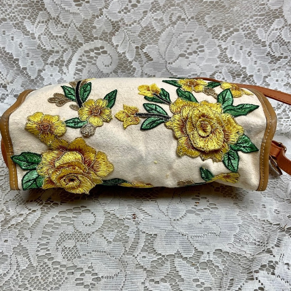 Vintage, Fendi, Rare, Beige Canvas Pouch-Crossbody