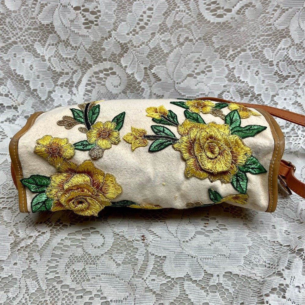 Vintage, Fendi, Rare, Beige Canvas Pouch-Crossbody