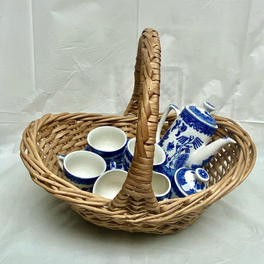 Vintage, Blue Willow, Rare, 13pc Child’s Tea Set with Basket