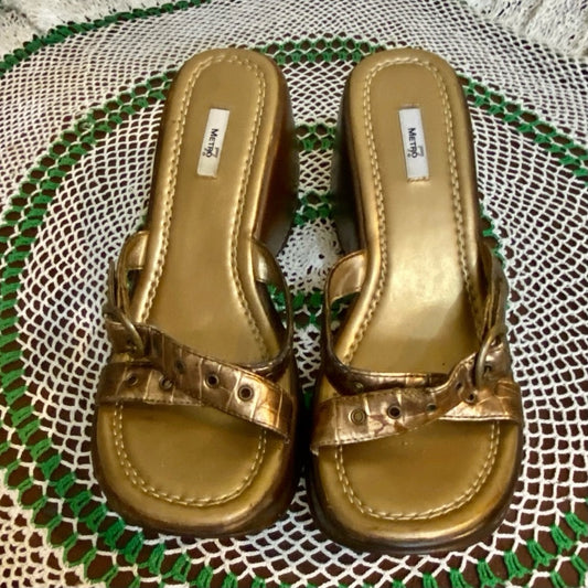 Metro Gold, Heavy WedgeHeeled Sandals Size 8.5