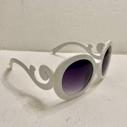 Elegant, High Fashion White Round Sunglasses