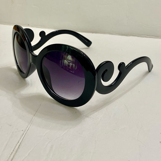 Elegant, Fashionable Black Round Sunglasses