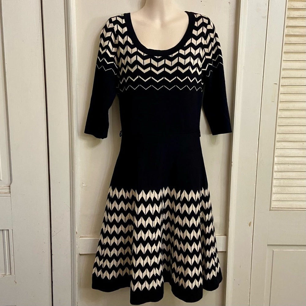 Danny and Nicole Black and Beige Chevron Sweater Dress Size Medium