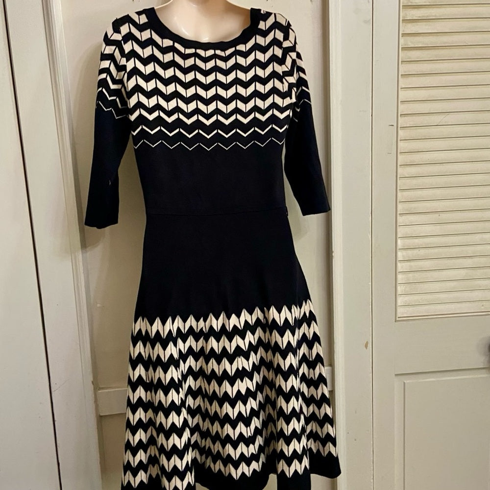 Danny and Nicole Black and Beige Chevron Sweater Dress Size Medium