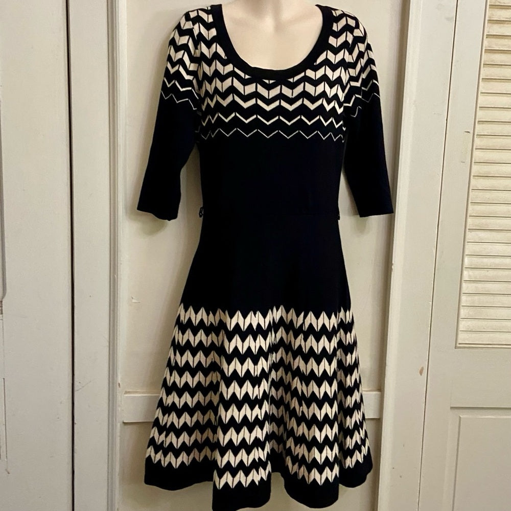 Danny and Nicole Black and Beige Chevron Sweater Dress Size Medium